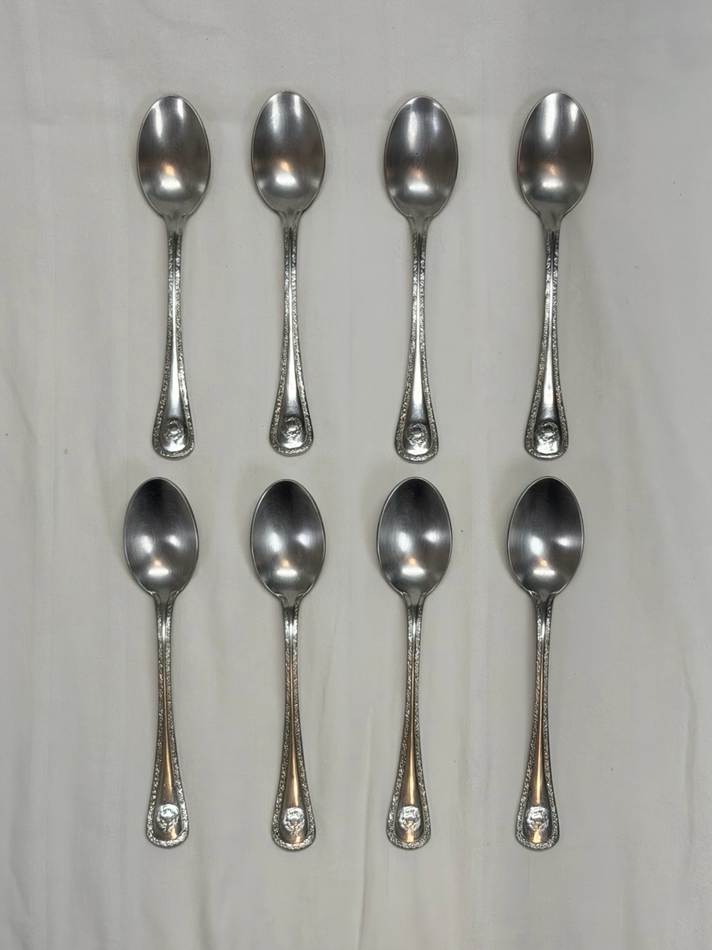 Wallace Silversmiths 18/10 Indonesia 8pc Luncheon Spoons Holiday Wreath 6.25”